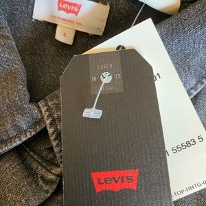 Small black faded vest   Levis. NWT